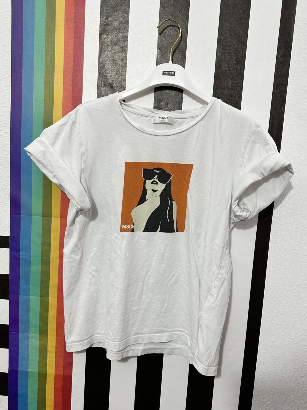 T-shirt z graficzną damą z lat 2000 – MSCH Copenhagen