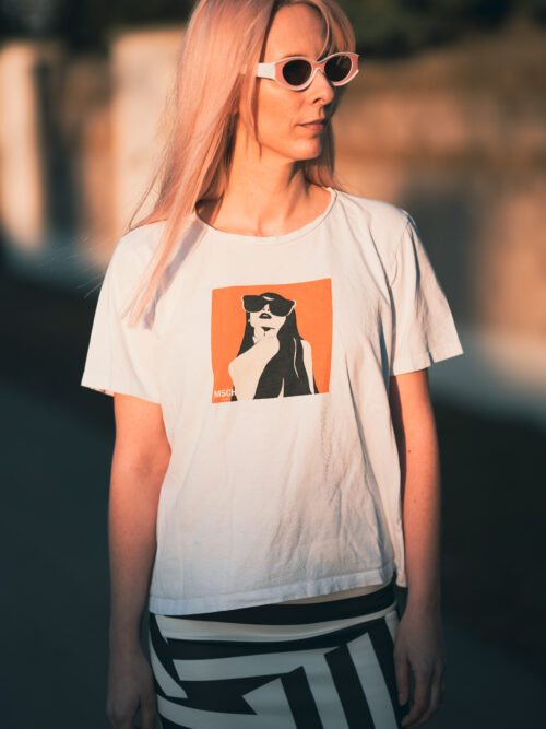 T-shirt z graficzną damą z lat 2000 – MSCH Copenhagen