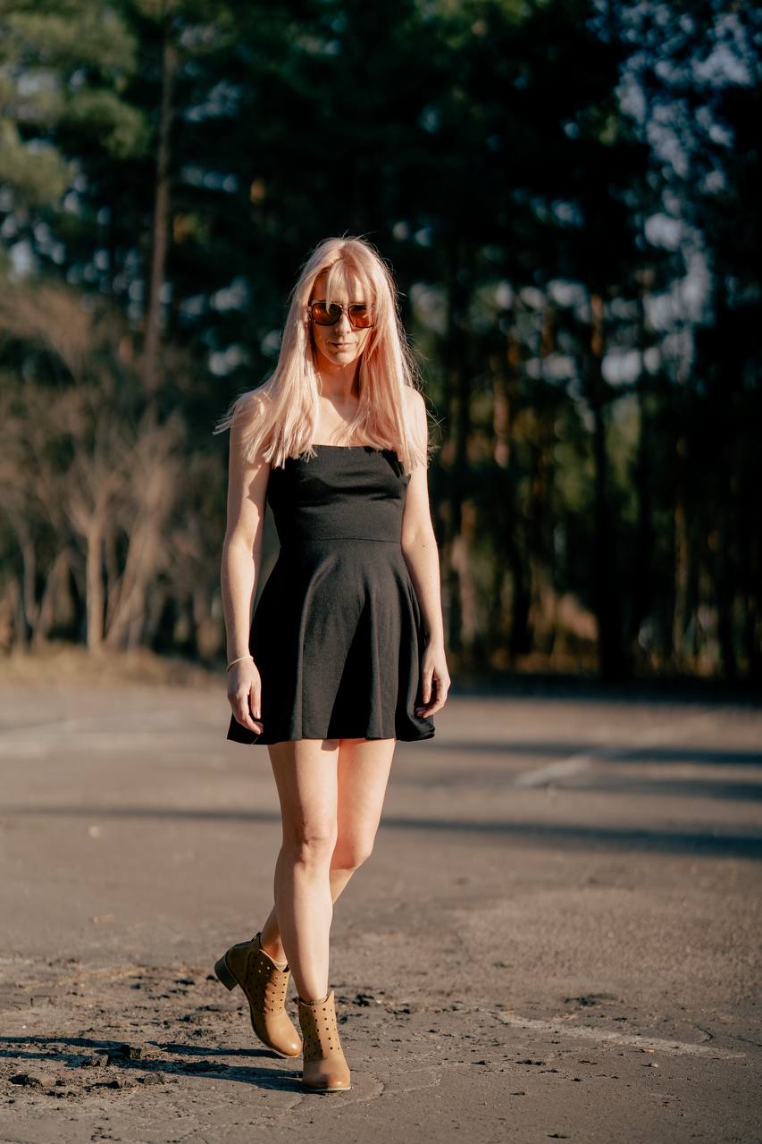 Czarna mini sukienka z ramiączkami FOREVER 21