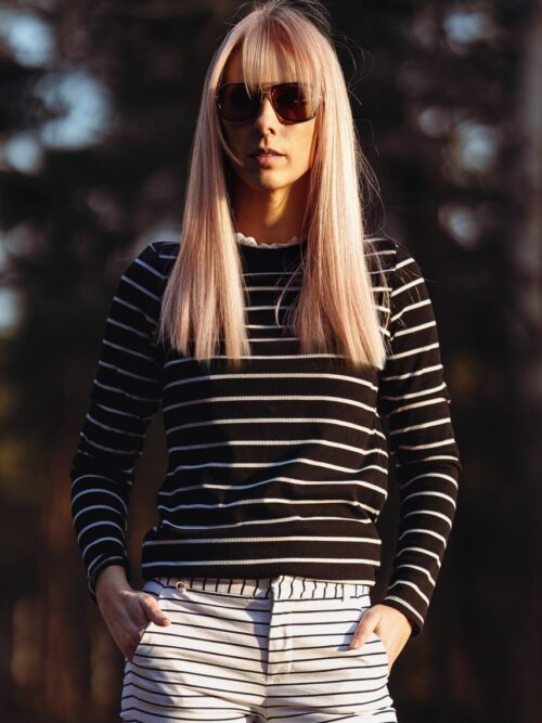 Czarna bluzka w paski z koronką – PAPAYA