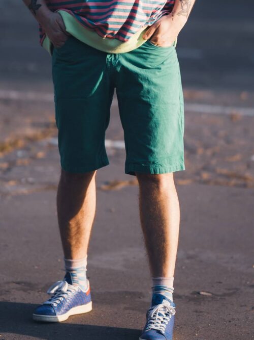 Zielone szorty TOP SECRET – klasyka z nutą mięty