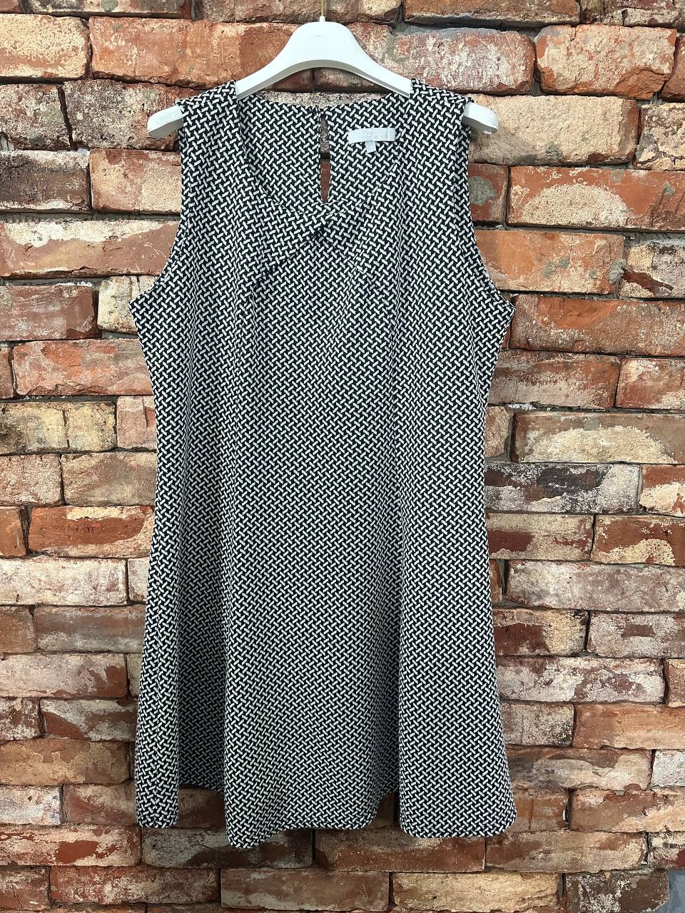 Czarno-biała sukienka w jodełkę – Red Herring