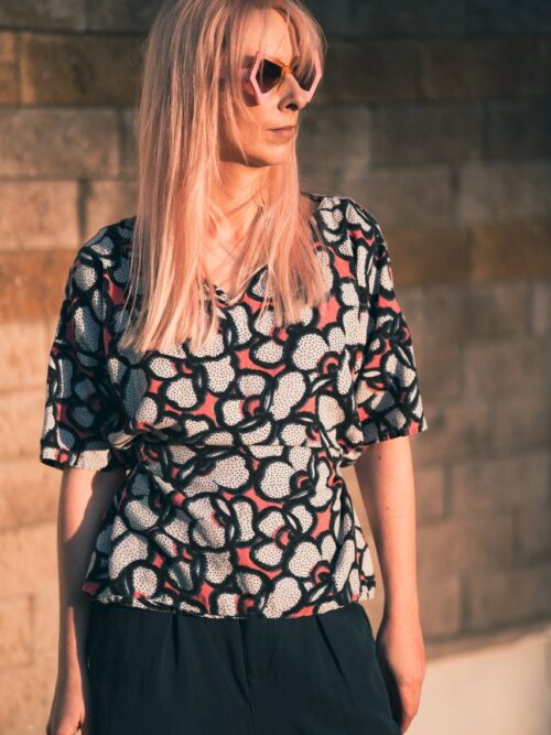 Tytuł: Bluzka w kwiaty (chyba) – Thought