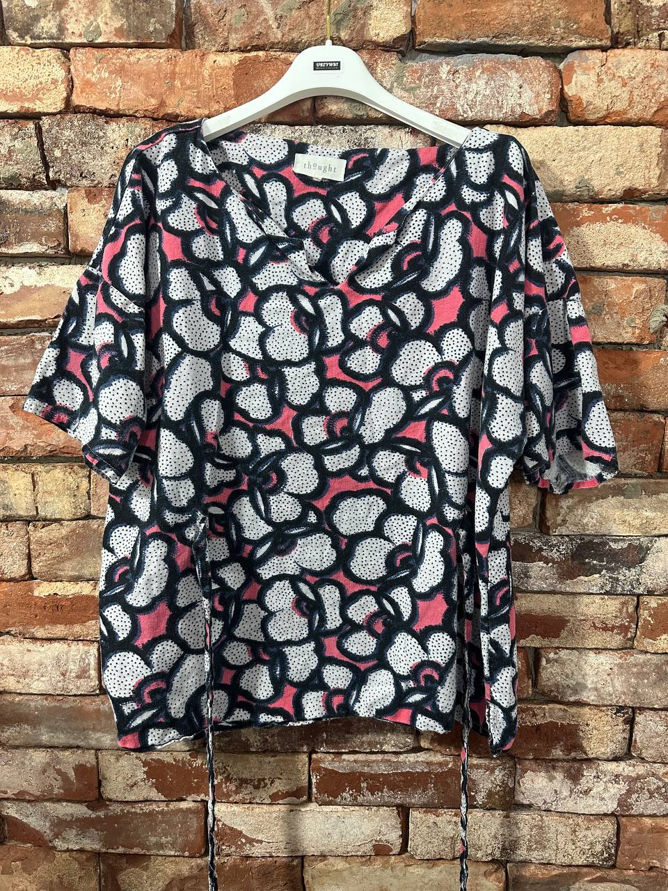 Tytuł: Bluzka w kwiaty (chyba) – Thought