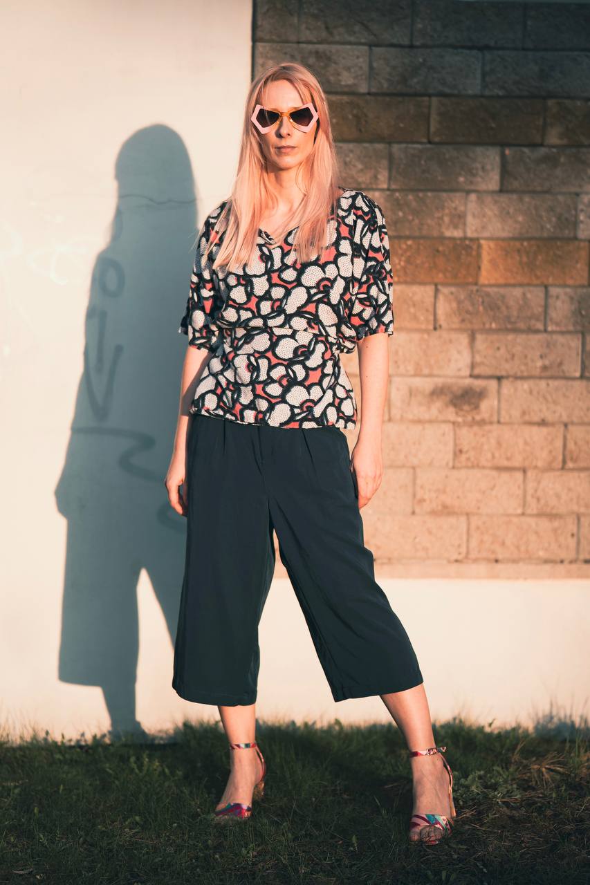 Tytuł: Bluzka w kwiaty (chyba) – Thought