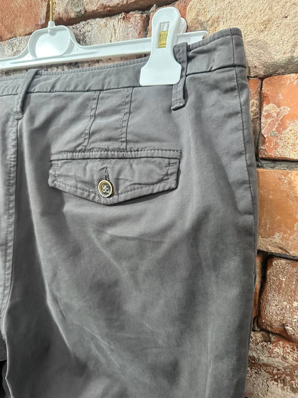 Chinosy CINQUE – grafitowy klasyk do wszystkiego