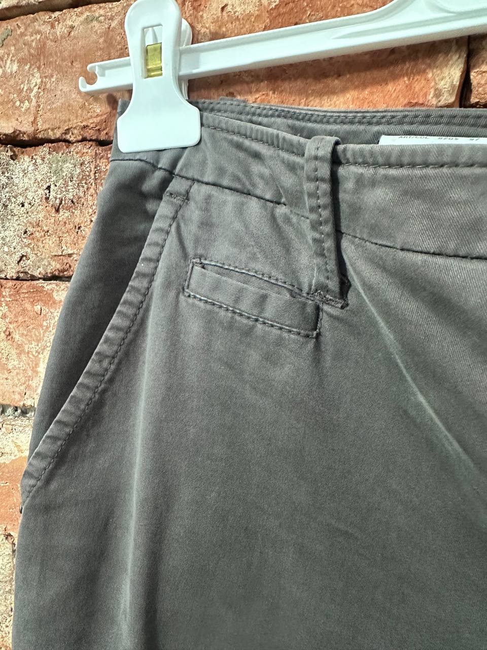 Chinosy CINQUE – grafitowy klasyk do wszystkiego