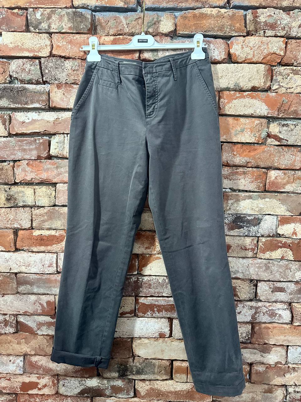 Chinosy CINQUE – grafitowy klasyk do wszystkiego