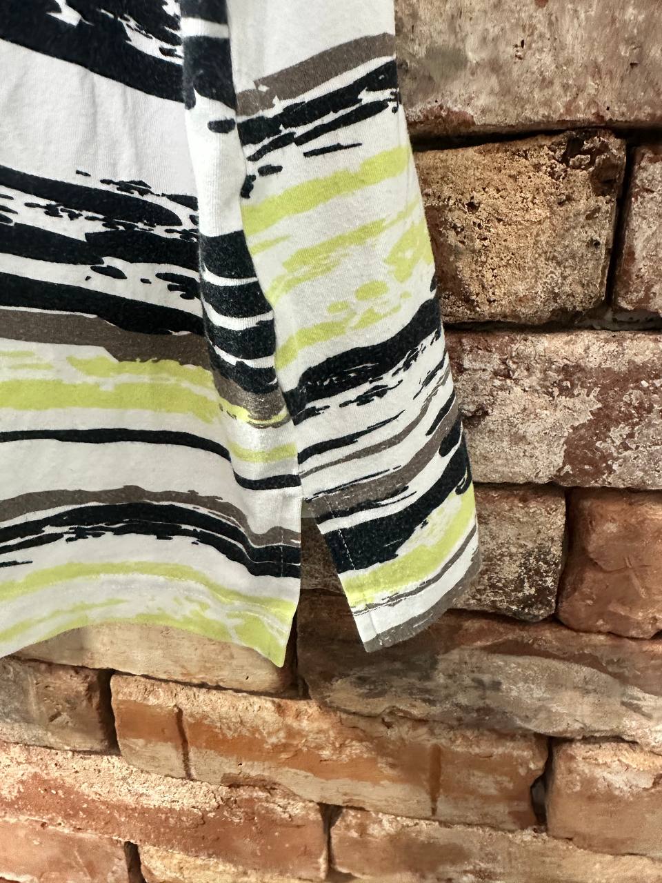 T-shirt w limonkowe mazy – Joy Sportswear