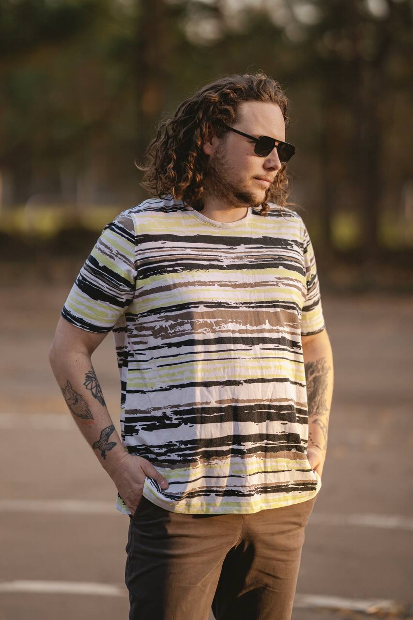 T-shirt w limonkowe mazy – Joy Sportswear