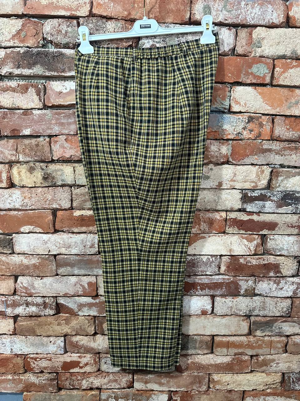 Spodnie w kratę, które grają pierwsze skrzypce