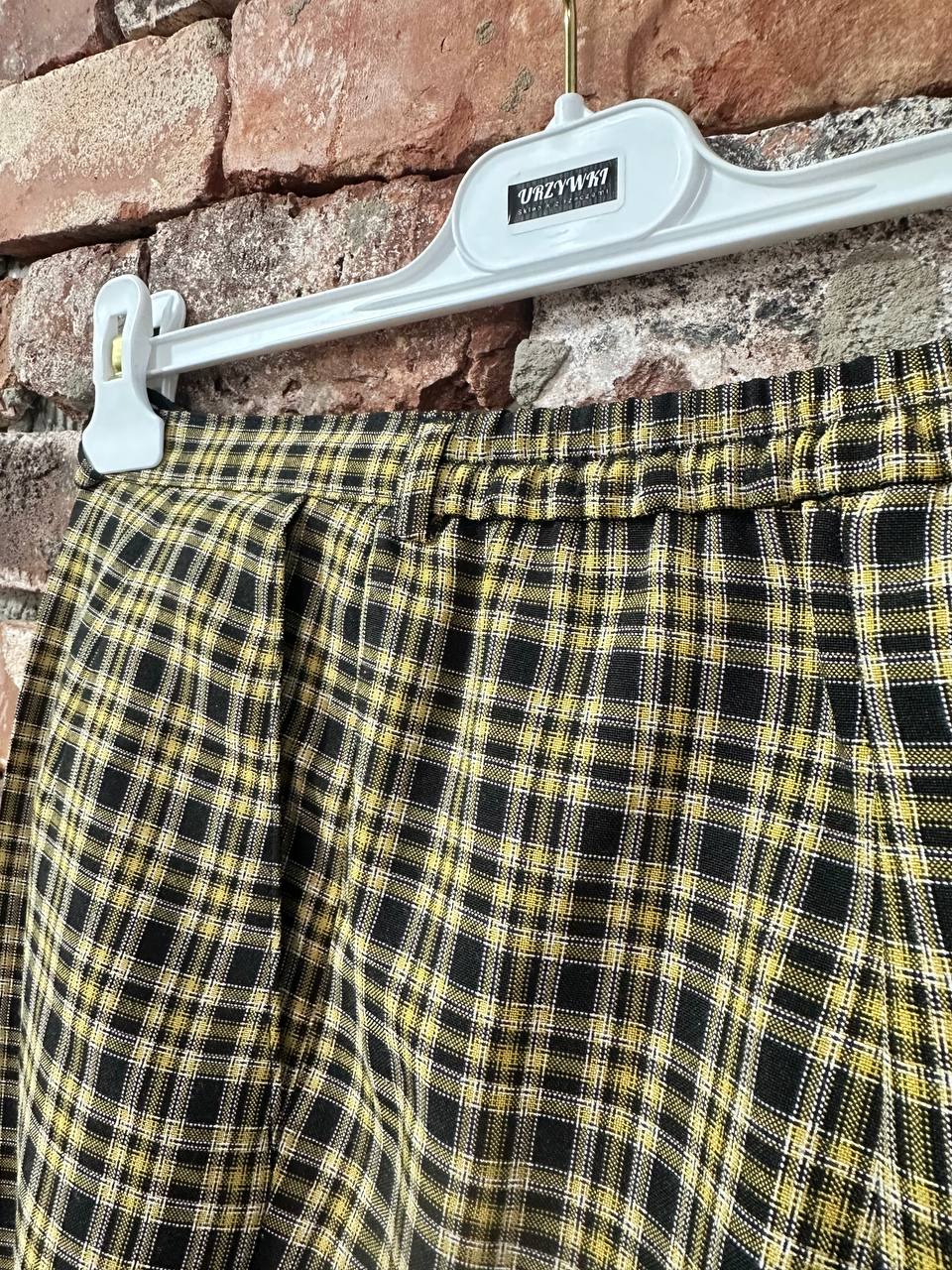 Spodnie w kratę, które grają pierwsze skrzypce