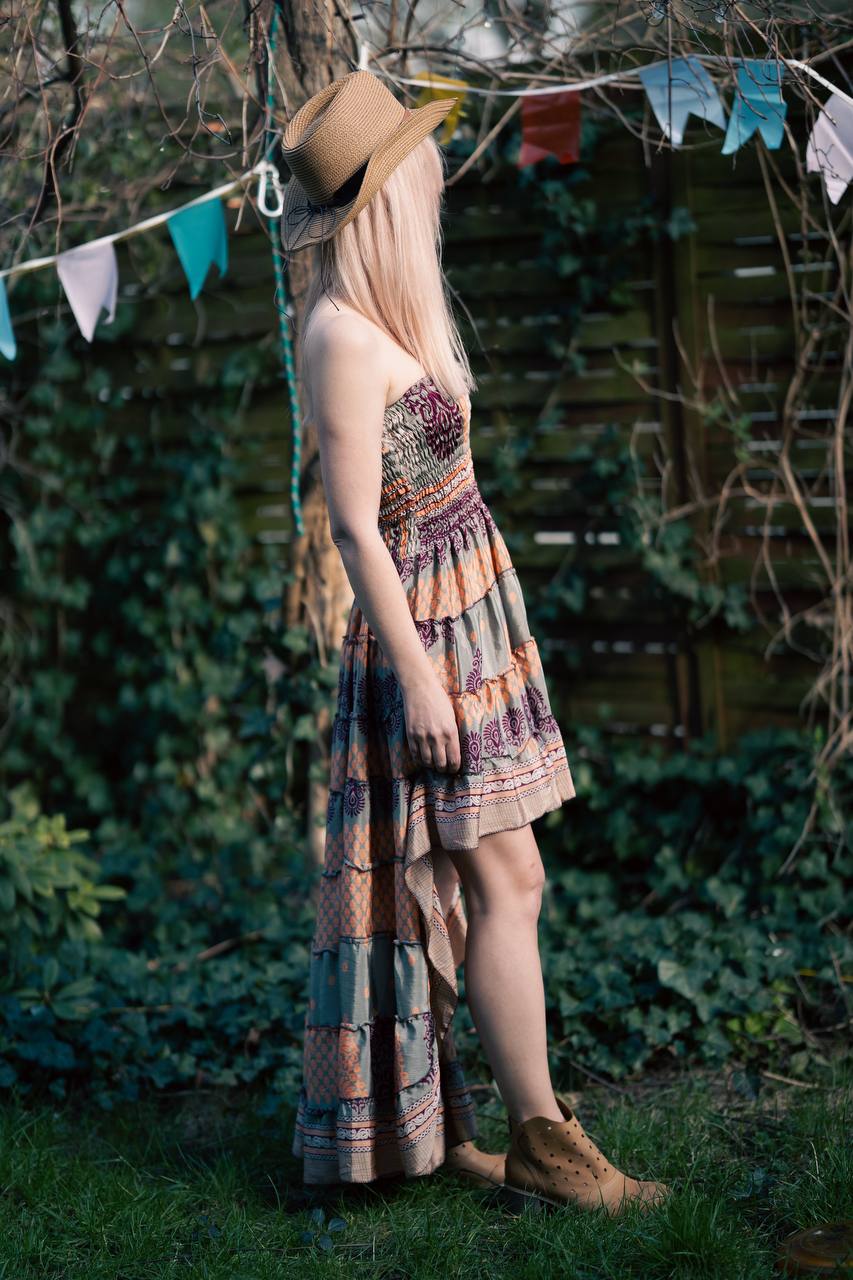 Sukienka z ogonem — jedwabna podróż na własnych zasadach