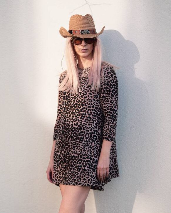 Sukienka w ciemniejszą panterkę (Nouvelle Collection)