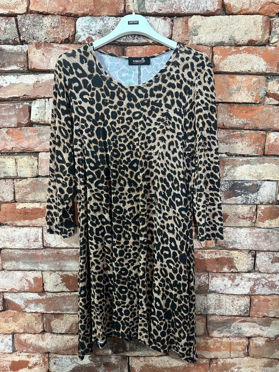 Sukienka w ciemniejszą panterkę (Nouvelle Collection)
