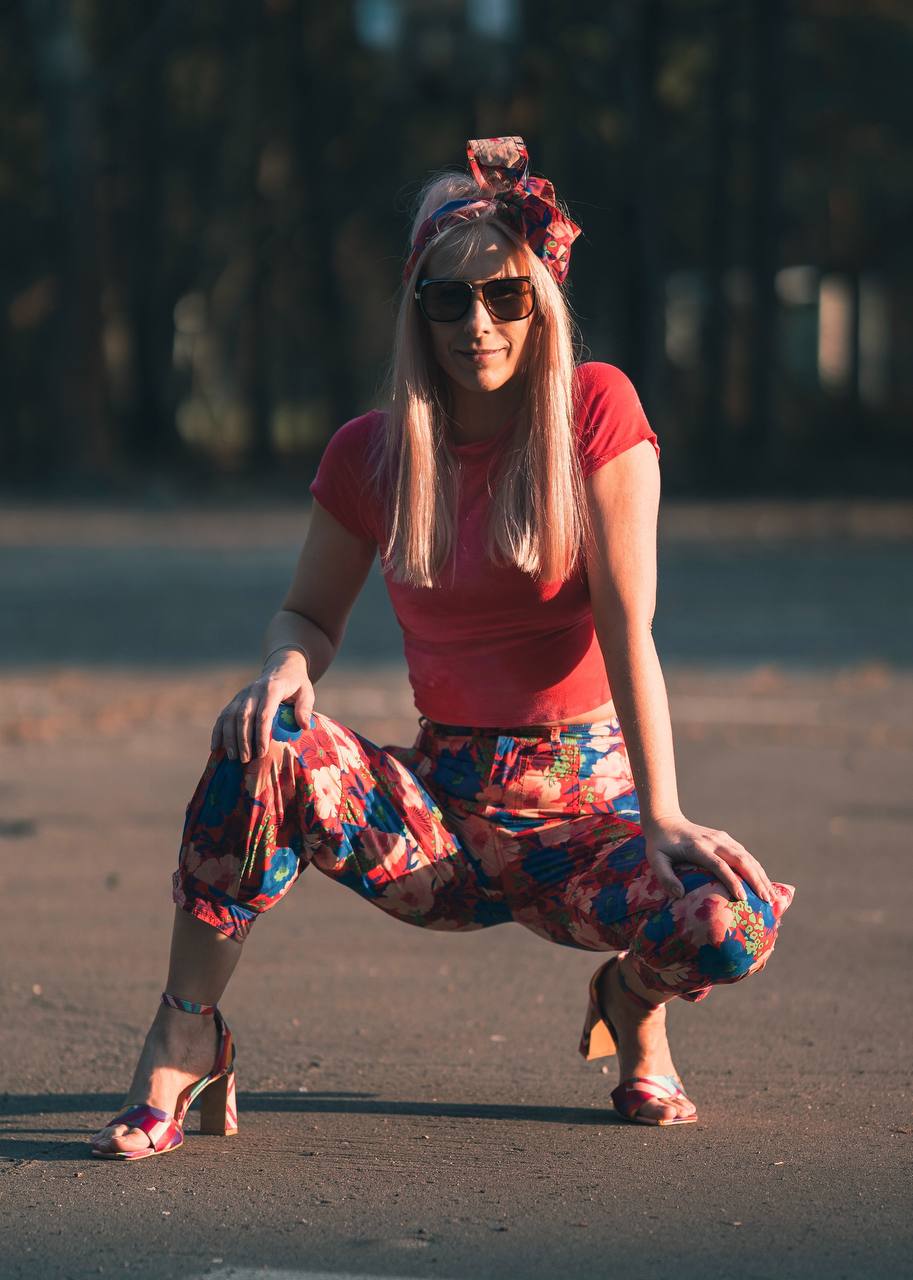 Spodnie w kwiaty Zara