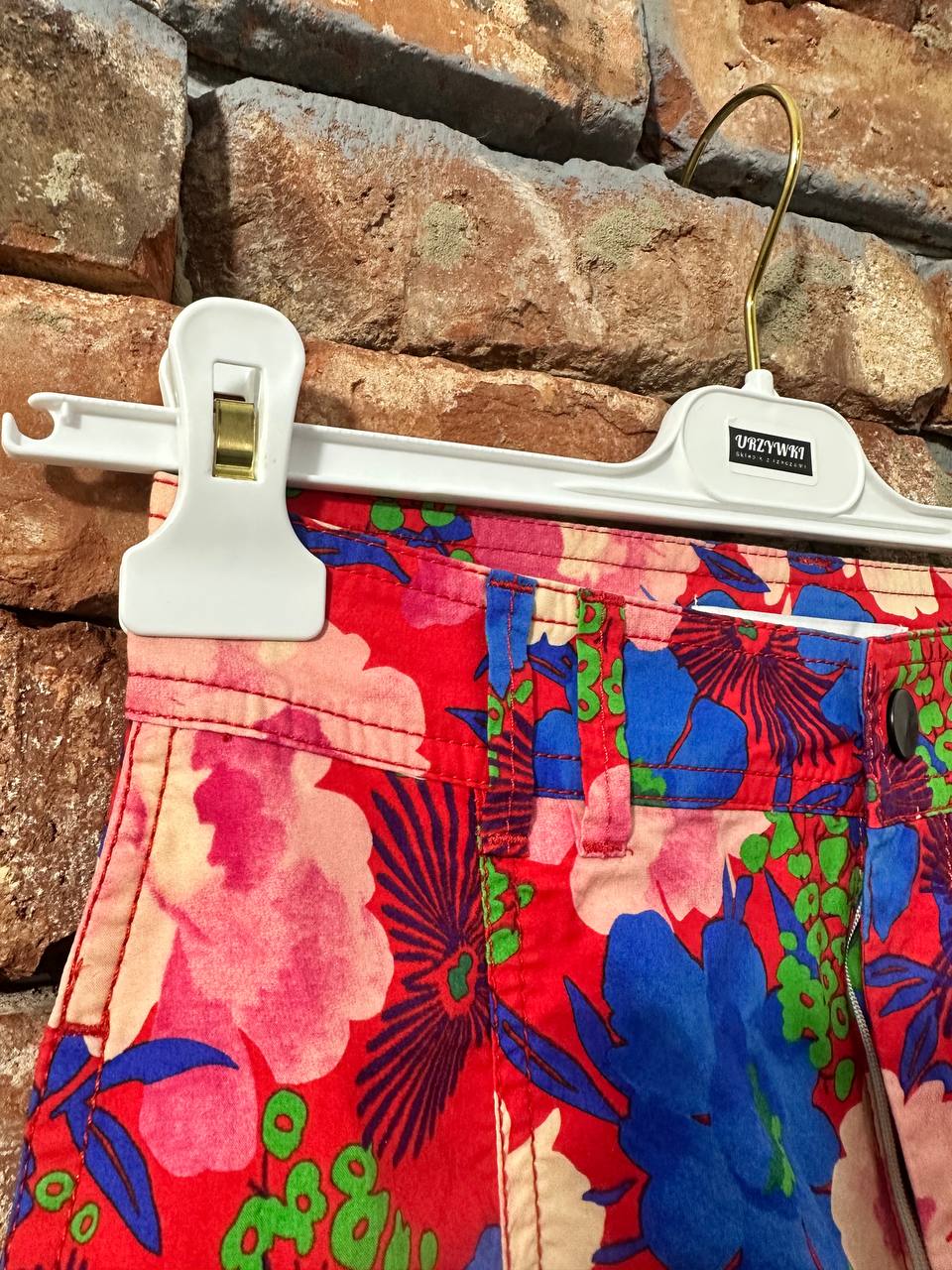 Spodnie w kwiaty Zara