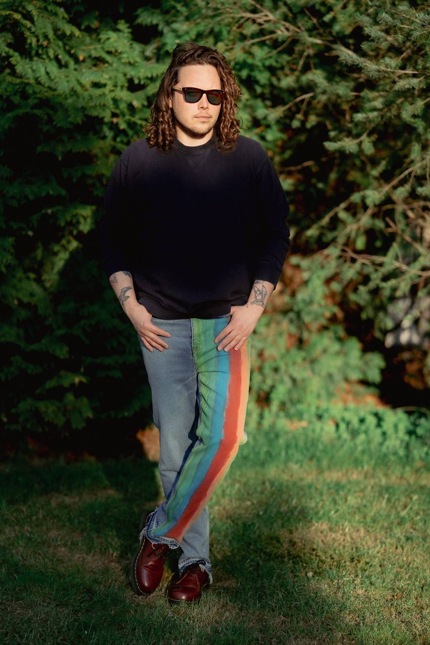 Tęczowe jeansy UNQE DENIM