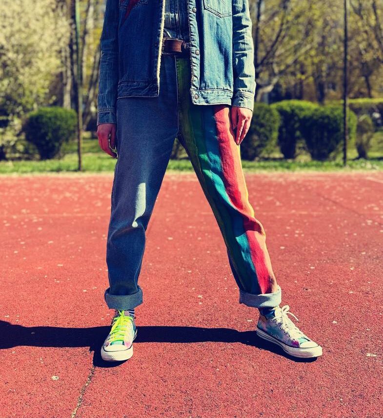 Tęczowe jeansy UNQE DENIM