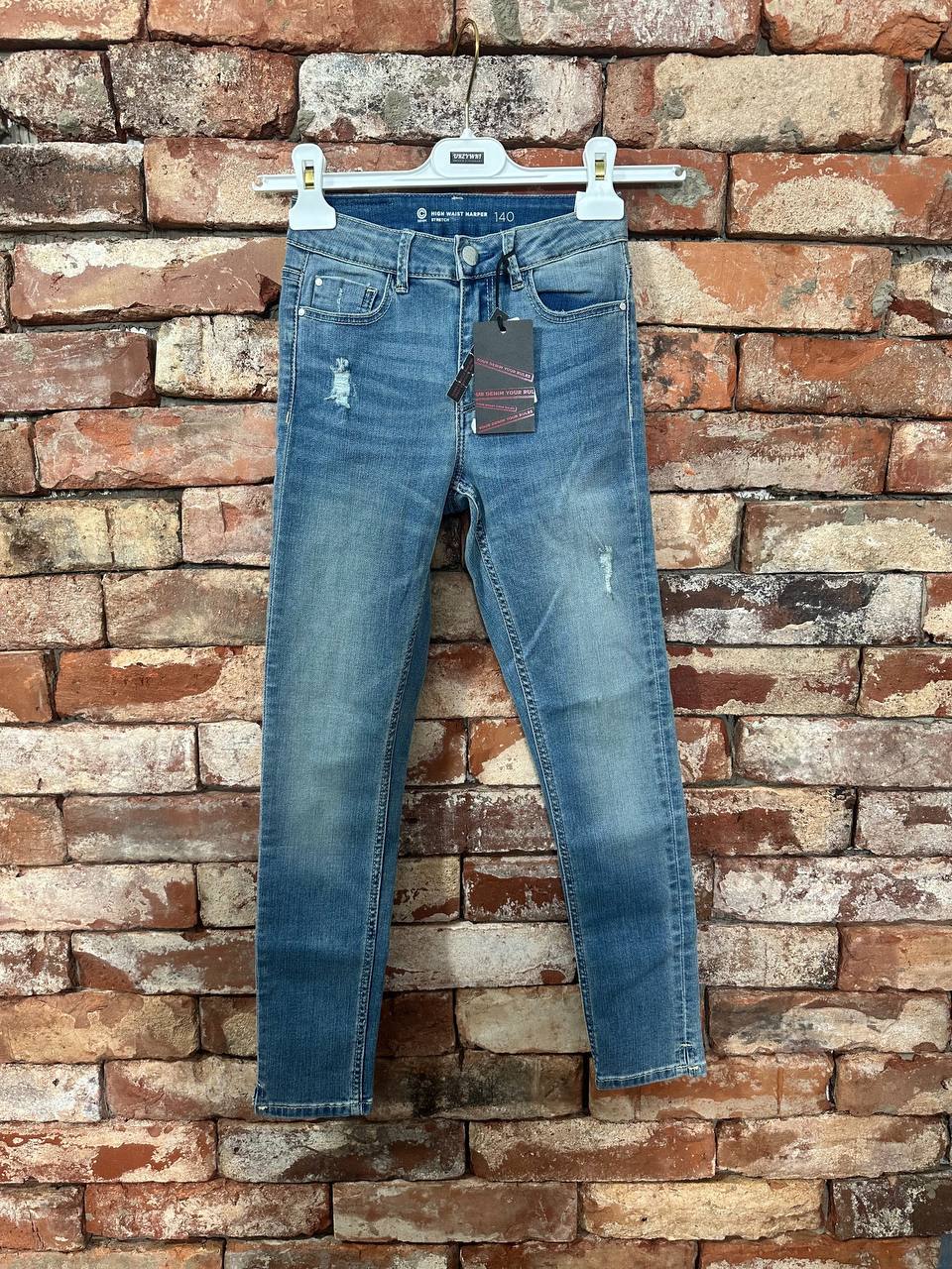 Jeansy dziecięce z przetarciami