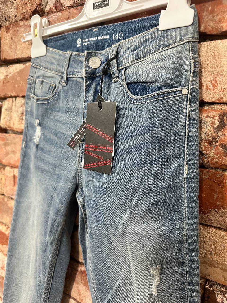 Jeansy dziecięce z przetarciami