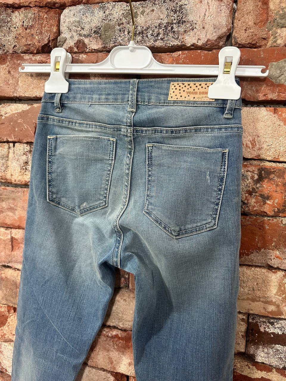 Jeansy dziecięce z przetarciami