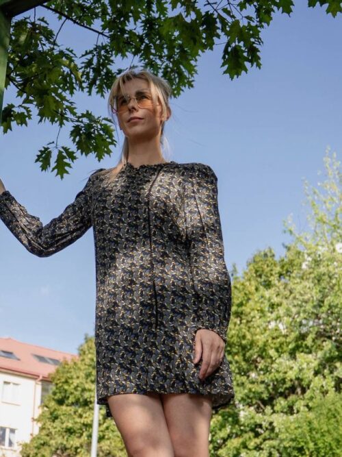 Sukienka w drobne kwiatki Zara