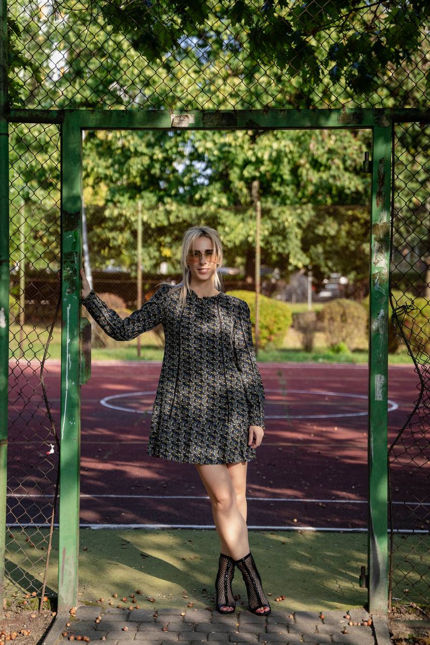 Sukienka w drobne kwiatki Zara