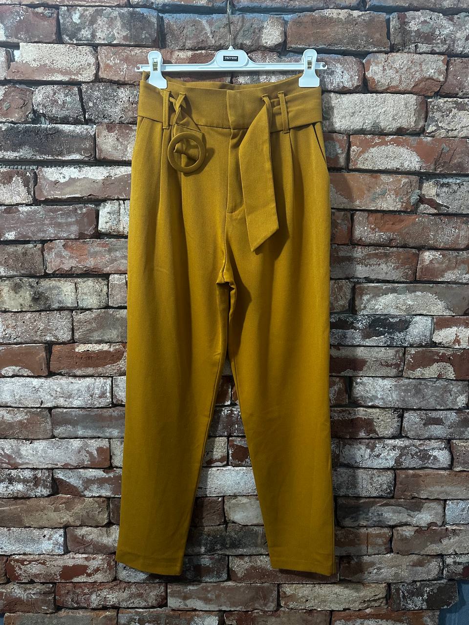 Miodowe spodnie Zara